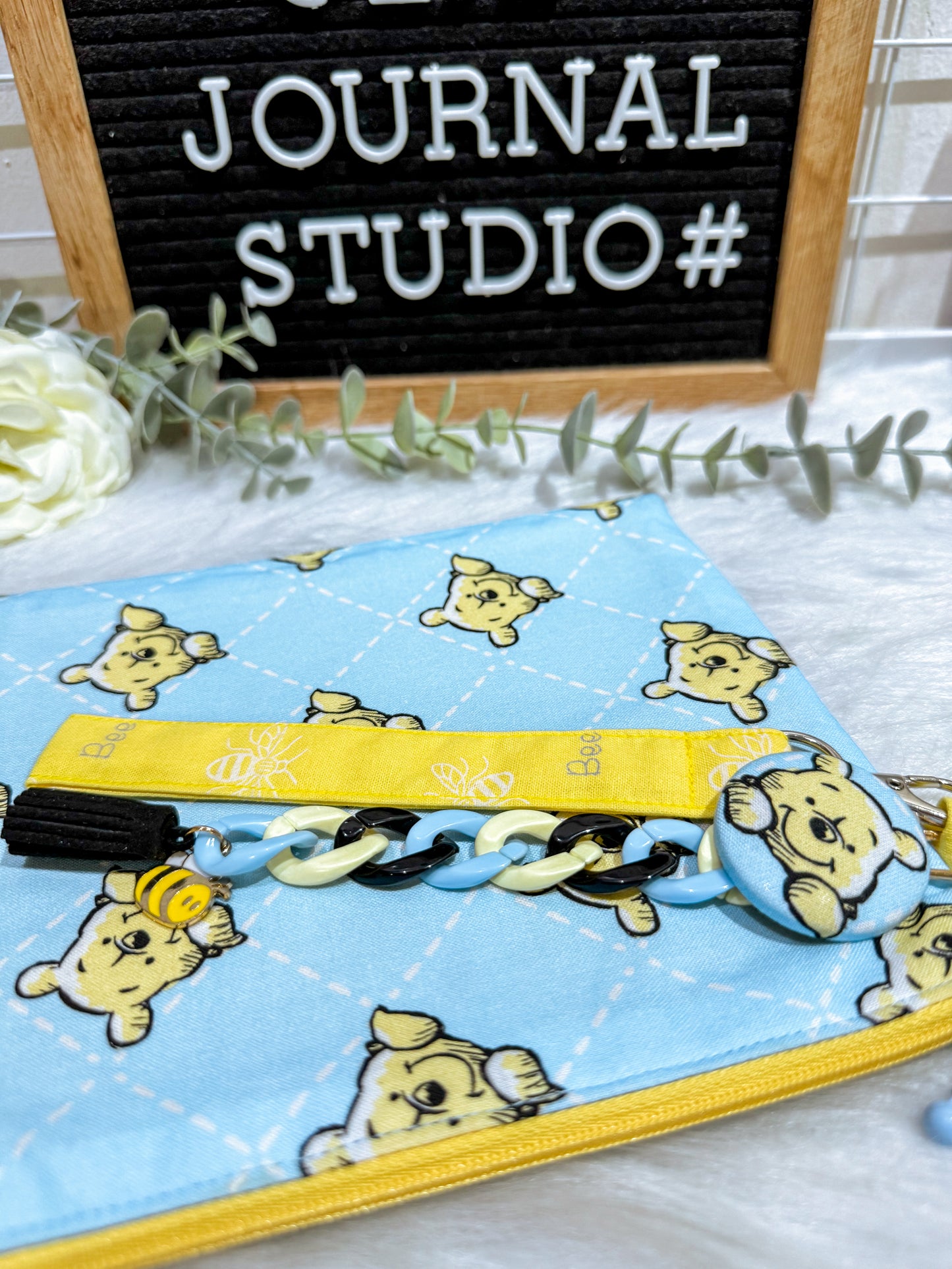 Special Ed. Happy Pooh Bee w Exclusive Keycharm