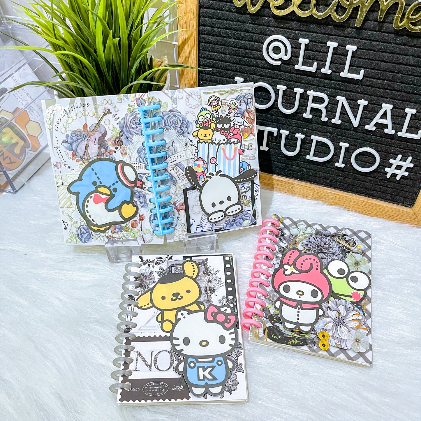 B7 Character Travel Notebook - Sanrio Peek-A-Boo